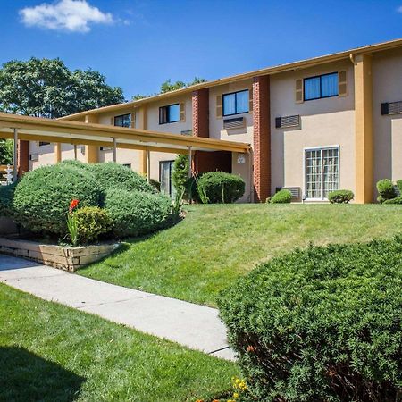 Rodeway Inn Huntington Station - Melville Exteriér fotografie
