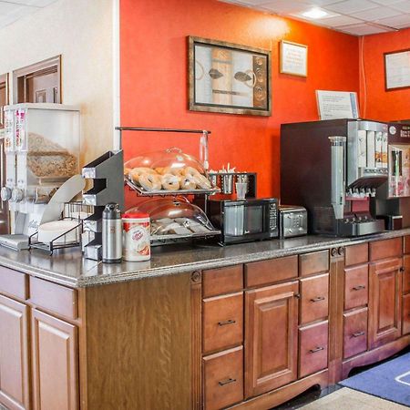 Rodeway Inn Huntington Station - Melville Exteriér fotografie
