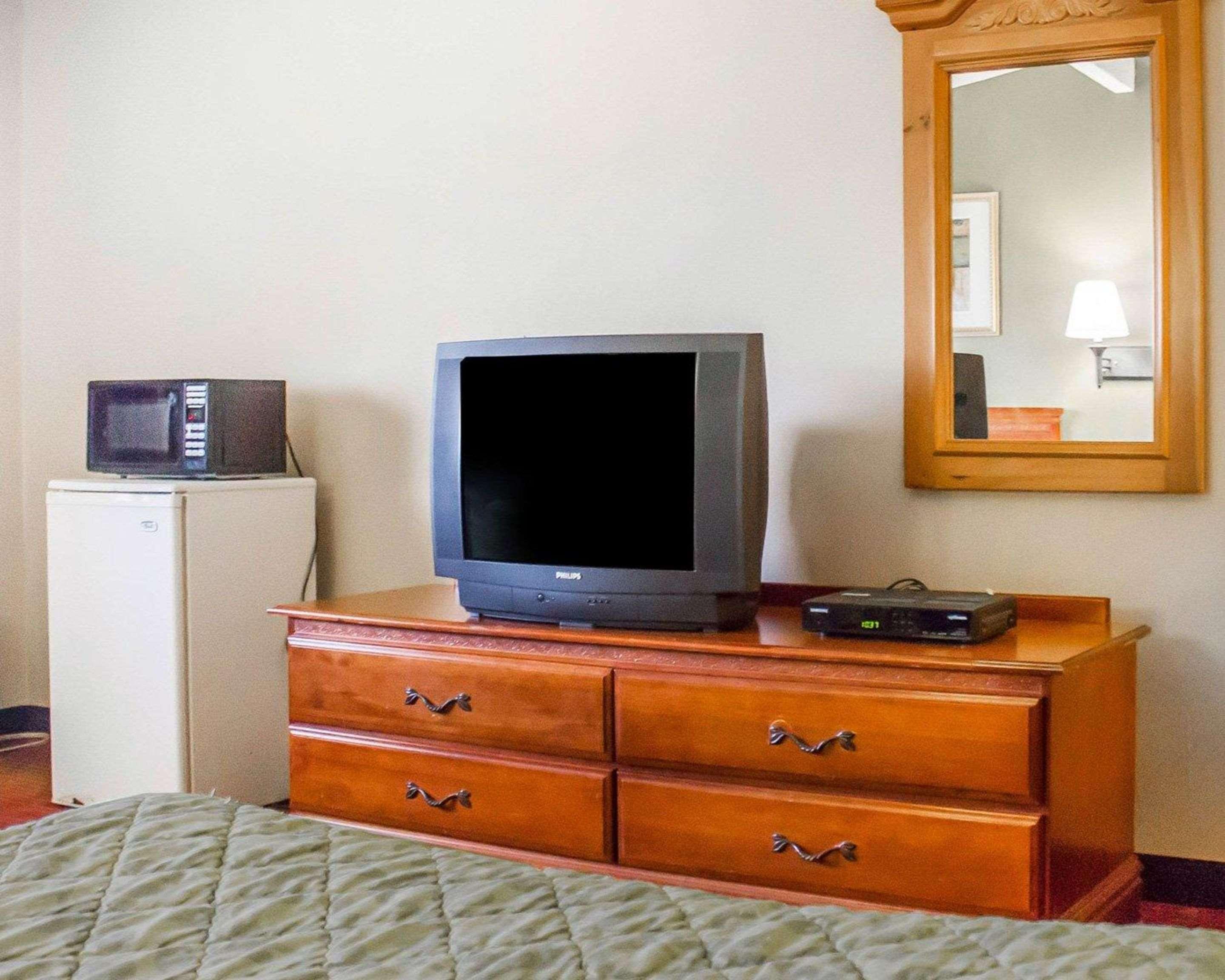 Rodeway Inn Huntington Station - Melville Exteriér fotografie