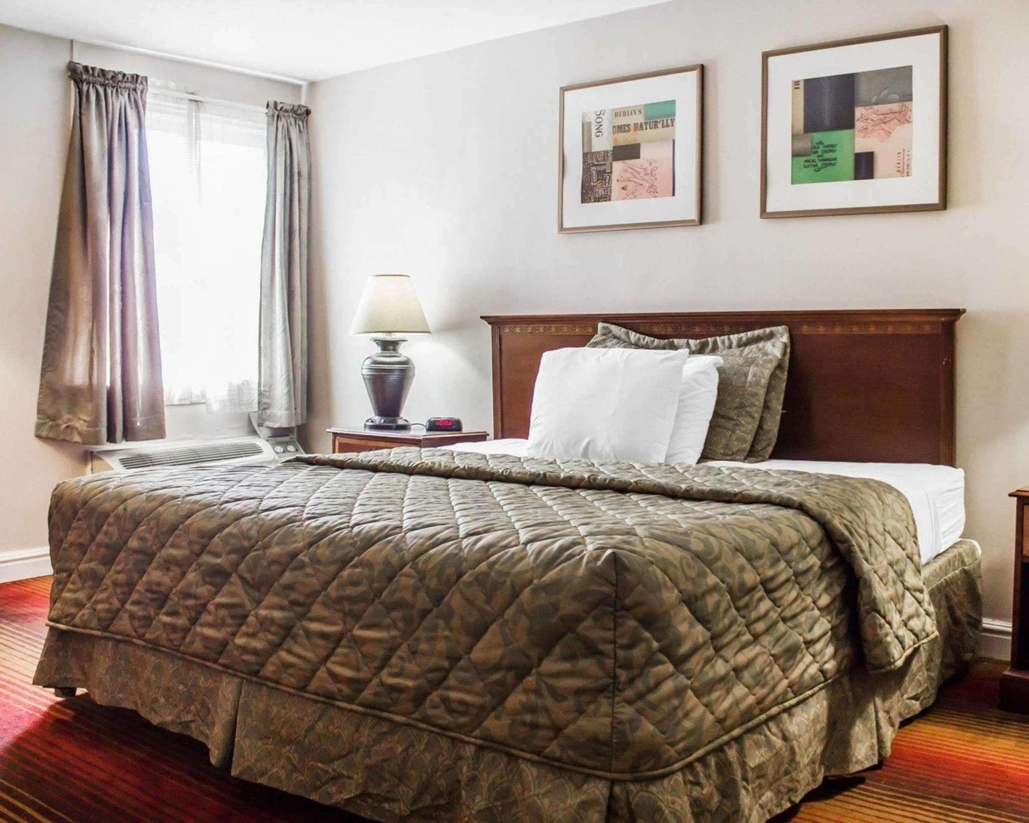 Rodeway Inn Huntington Station - Melville Exteriér fotografie