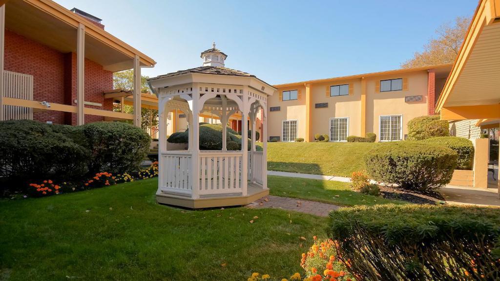 Rodeway Inn Huntington Station - Melville Exteriér fotografie