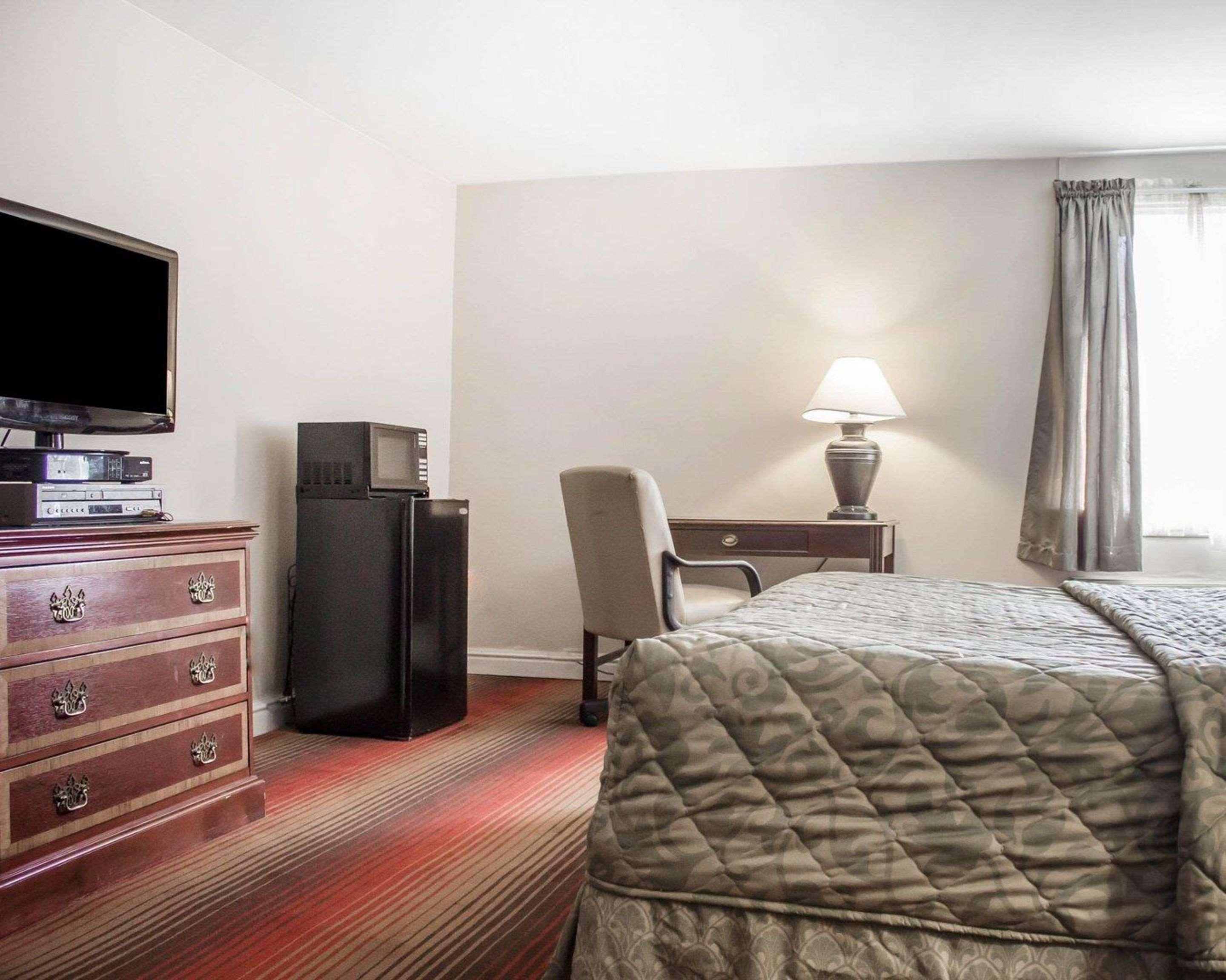 Rodeway Inn Huntington Station - Melville Exteriér fotografie