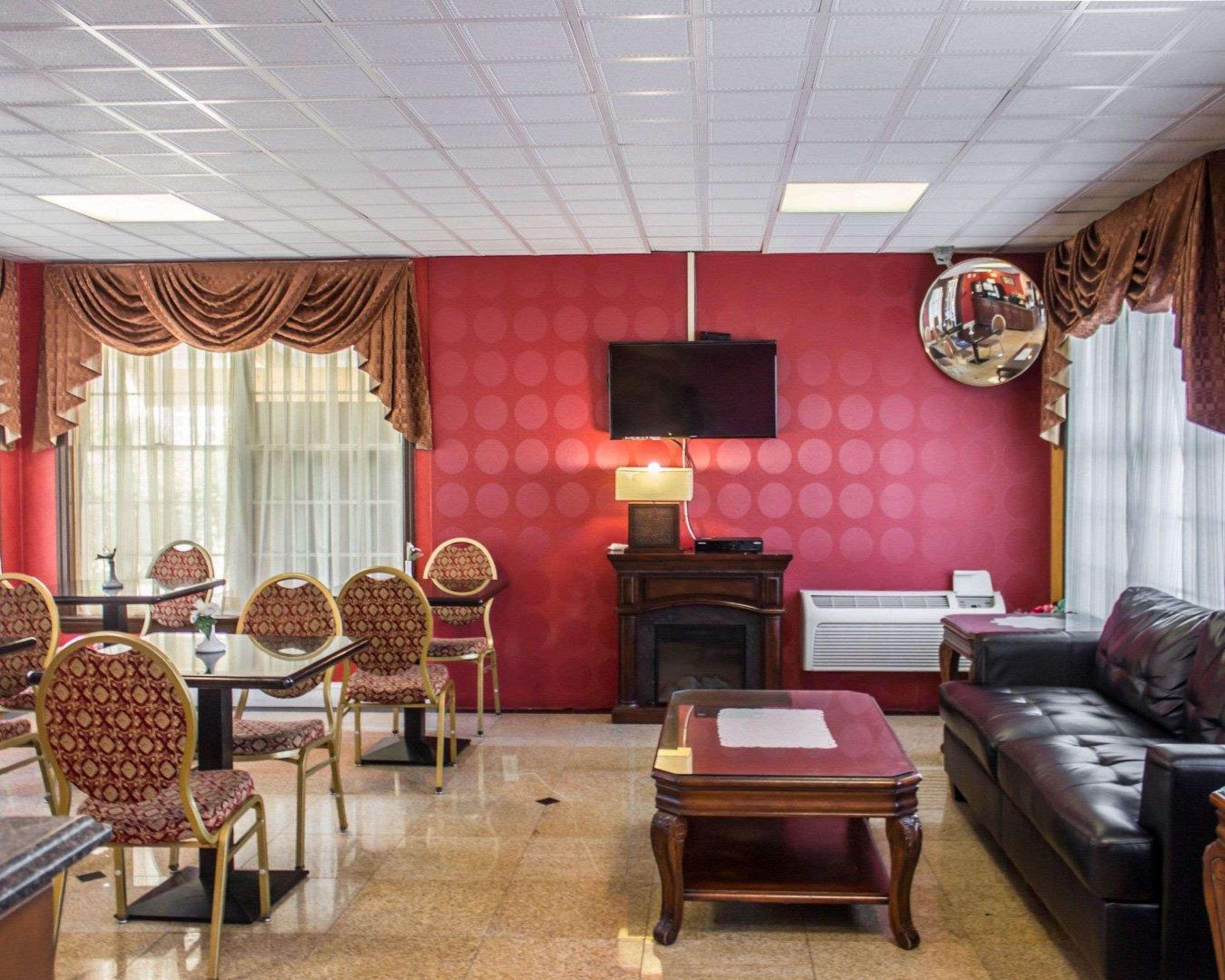 Rodeway Inn Huntington Station - Melville Exteriér fotografie