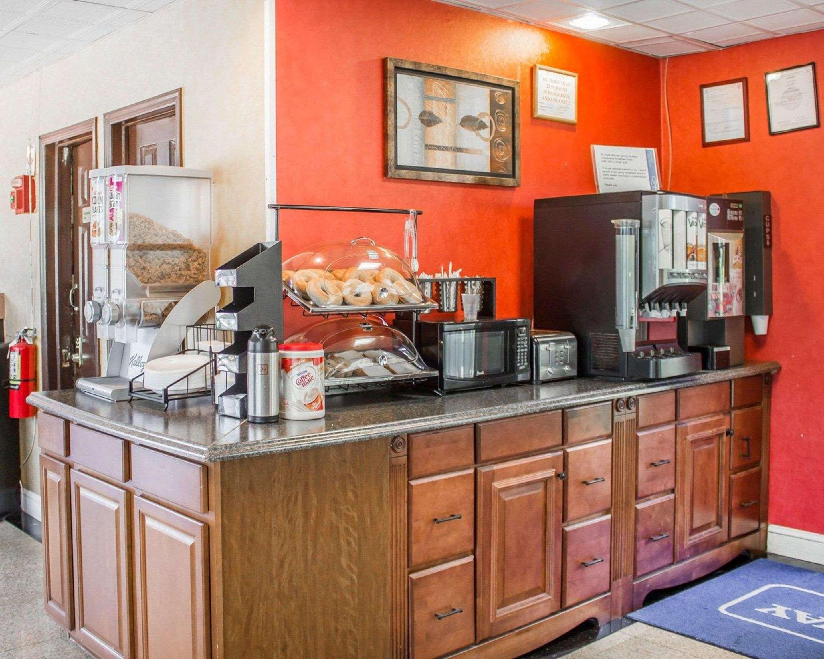 Rodeway Inn Huntington Station - Melville Exteriér fotografie