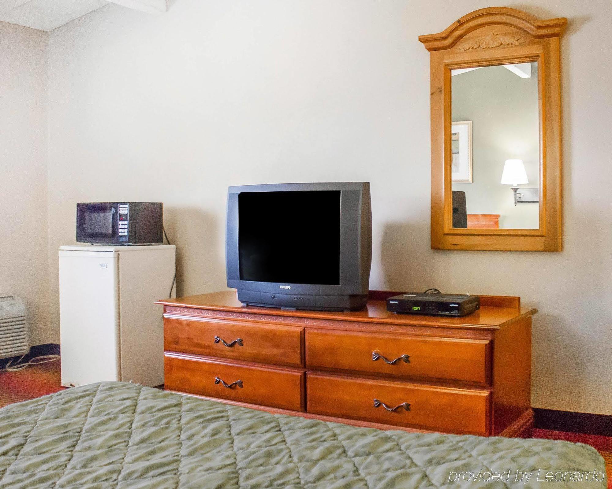 Rodeway Inn Huntington Station - Melville Exteriér fotografie