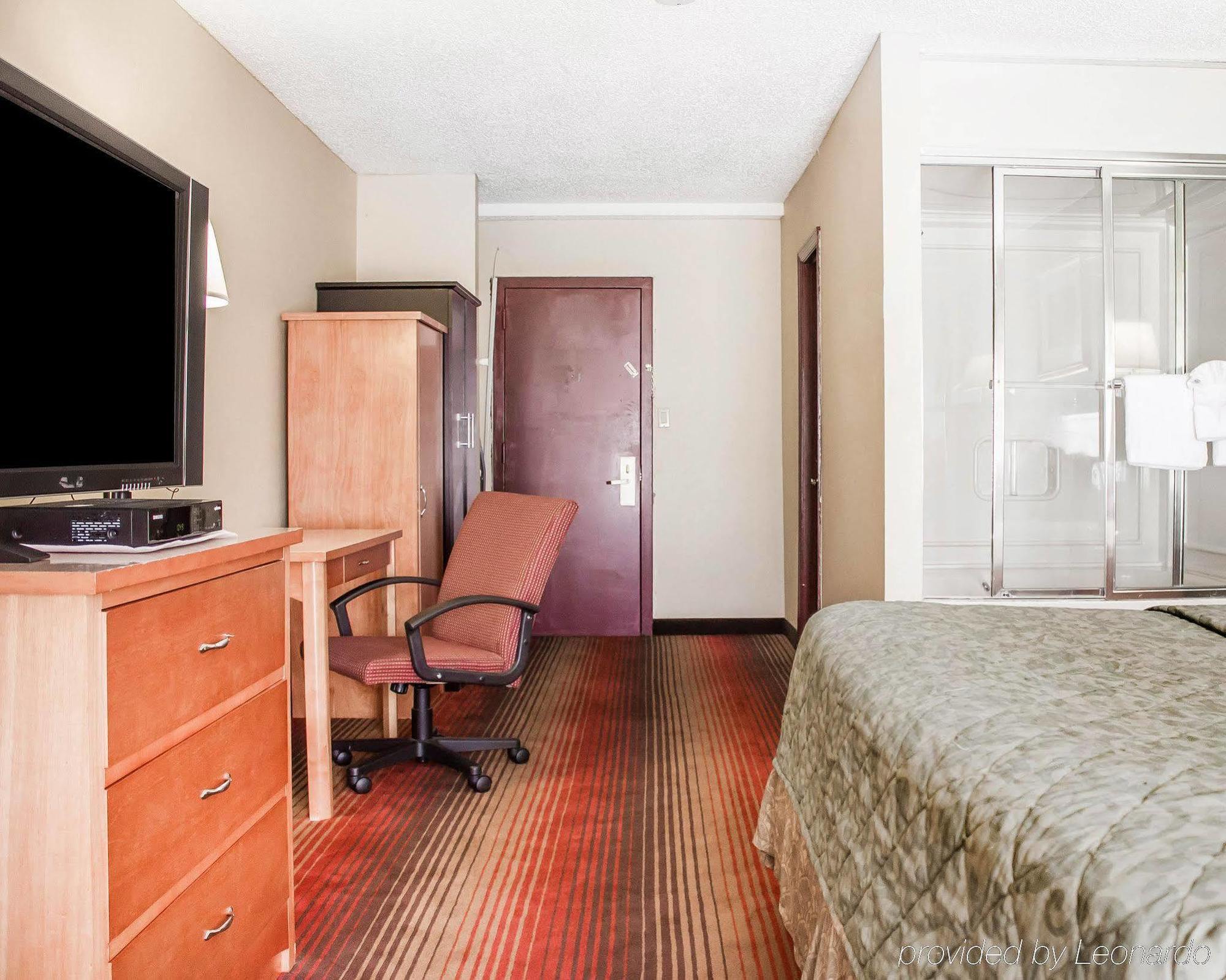 Rodeway Inn Huntington Station - Melville Exteriér fotografie