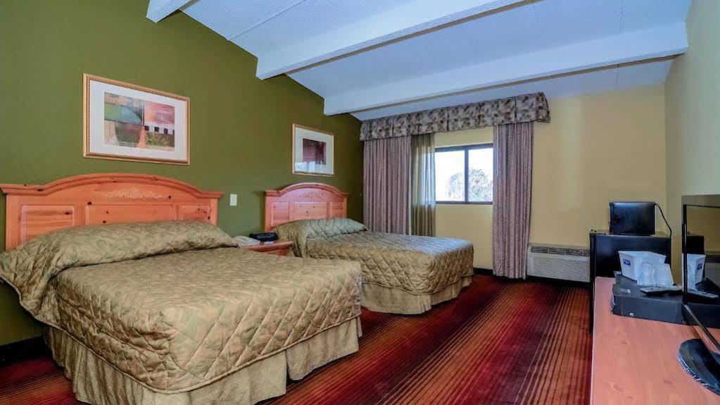Rodeway Inn Huntington Station - Melville Exteriér fotografie